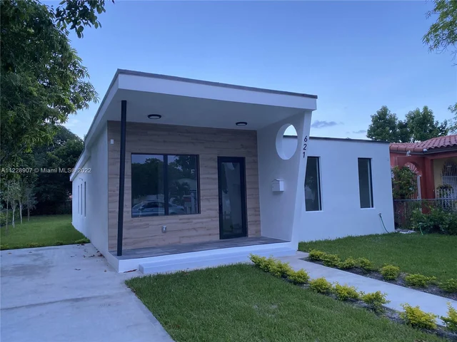 621 SW 44th Place, Miami FL 33134