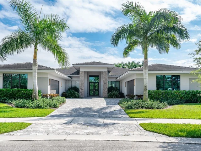 3260 Lake Ridge Ln, Weston FL 33332