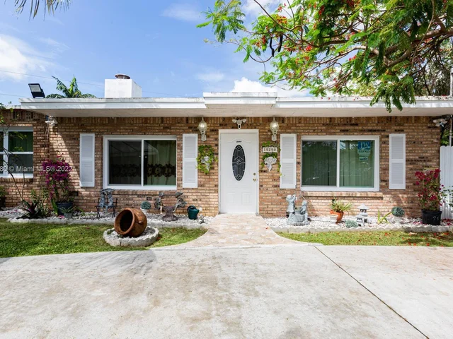 15250 Harding Ln, Homestead FL 33033