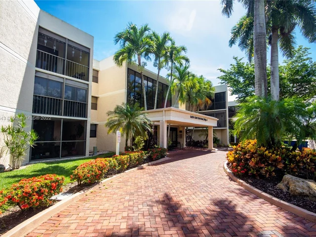 16251 Golf Club Rd # 109, Weston FL 33326