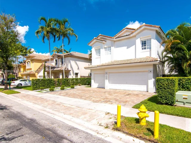 10801 NW 73rd Ter, Doral FL 33178