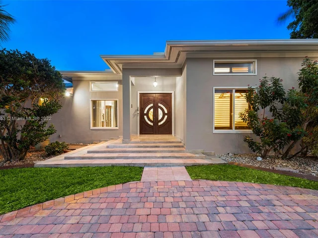 16901 SW 83rd Ave, Palmetto Bay FL 33157