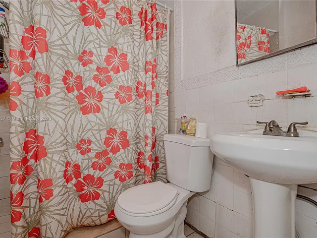 221 NW 33rd St, Miami FL 33127