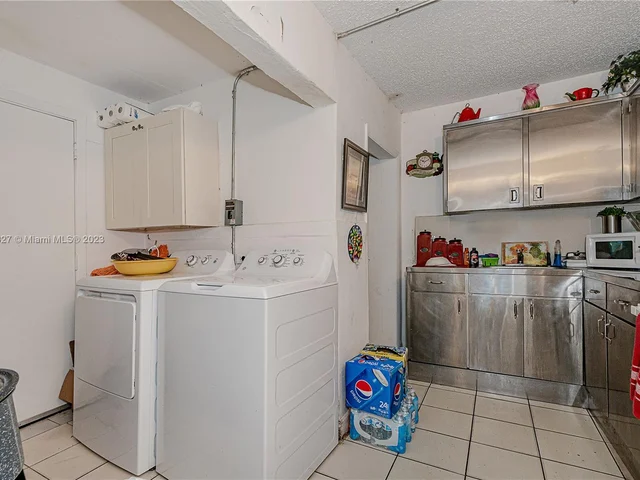 221 NW 33rd St, Miami FL 33127