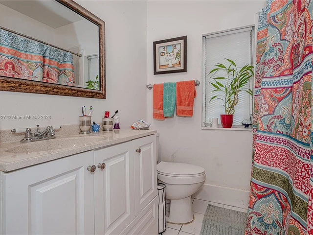 221 NW 33rd St, Miami FL 33127