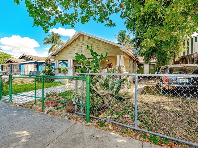 221 NW 33rd St, Miami FL 33127