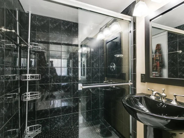 920 NE 26th Ave # 920, Hallandale Beach FL 33009