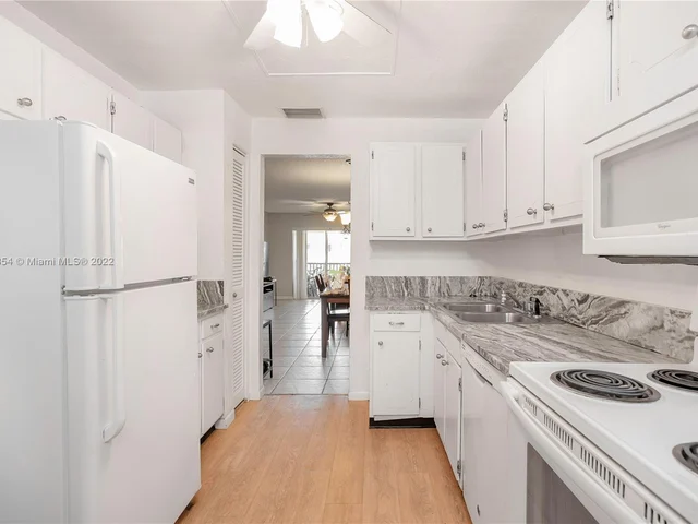 8705 NW 38th Dr # 1B, Coral Springs FL 33065