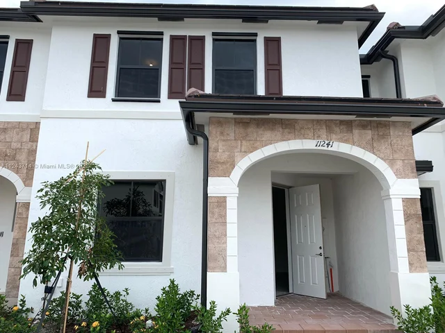 11241 W 34 way # 11241, Hialeah FL 33018