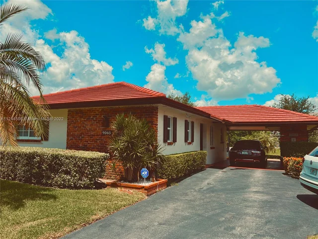 9065 Thunderbird Dr, Coral Springs FL 33065