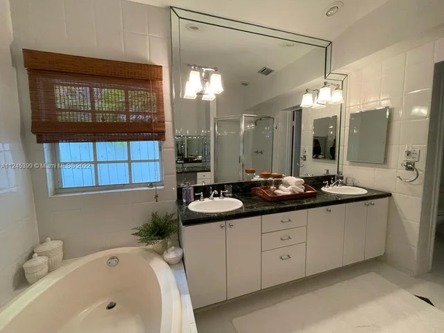 515 Woodcrest Rd, Key Biscayne FL 33149