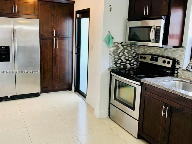 1418 NW 35th St, Miami FL 33142