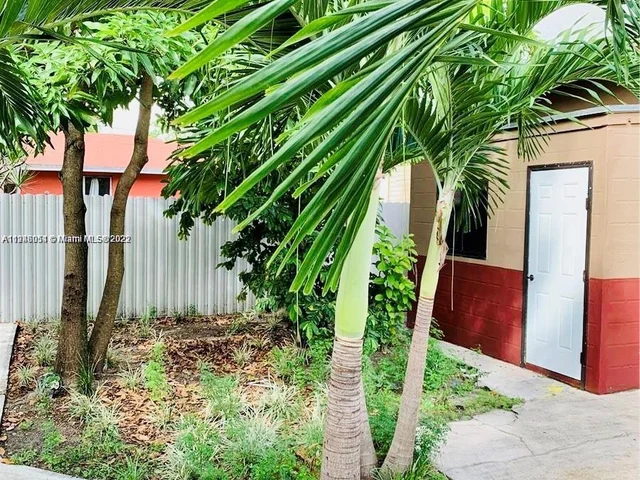1418 NW 35th St, Miami FL 33142