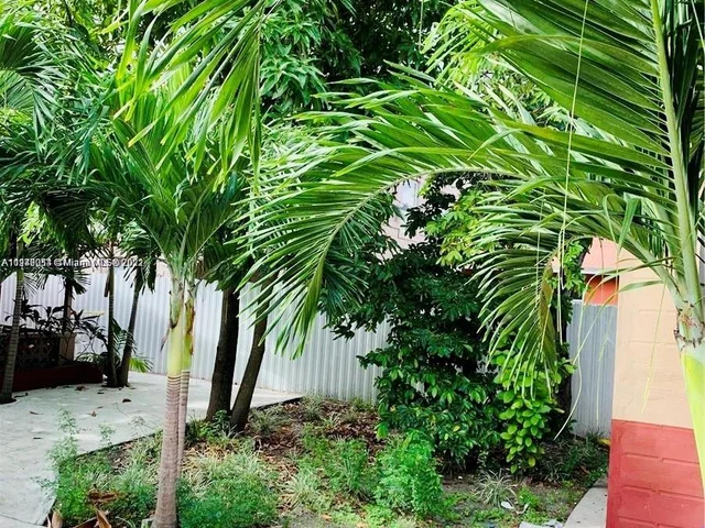 1418 NW 35th St, Miami FL 33142