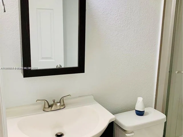 1418 NW 35th St, Miami FL 33142