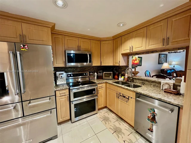 1000 Colony Point Cir # 410, Pembroke Pines FL 33026