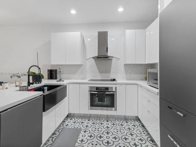 3509 14th Ct, Lauderhill FL 33311