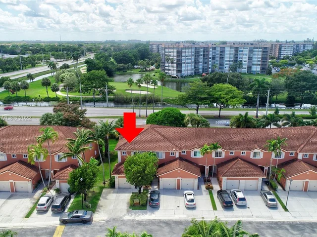 952 NW 100th Ave, Pembroke Pines FL 33024