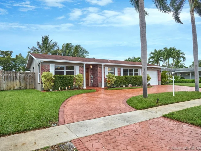 11110 NW 19th St, Pembroke Pines FL 33026