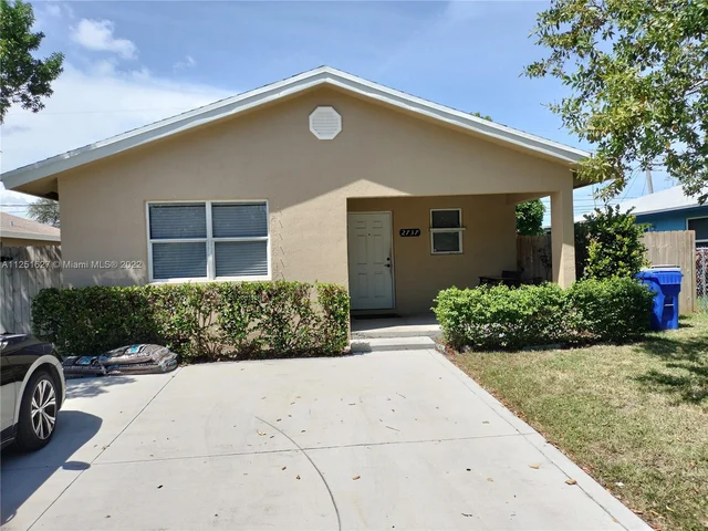 2737 NW 2nd St, Pompano Beach FL 33069