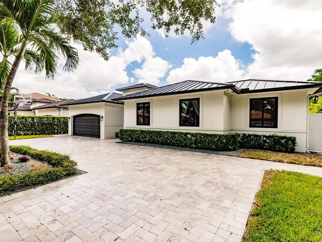 16323 NW 77th Path, Miami Lakes FL 33016