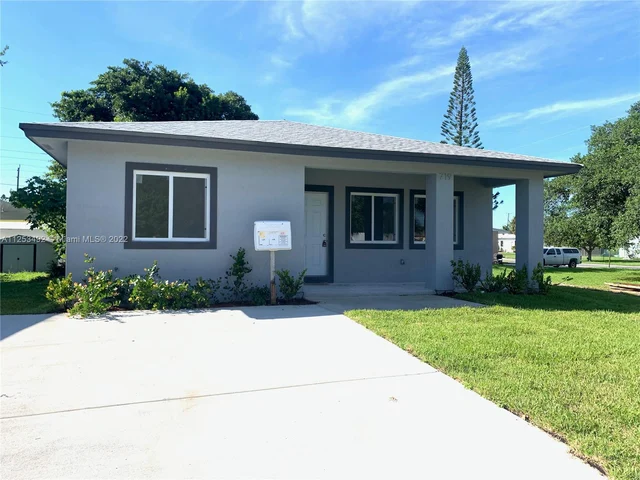 719 SW 9th St, Dania Beach FL 33004