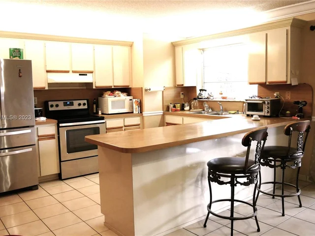 421 SW 61st Ave, Miami FL 33144