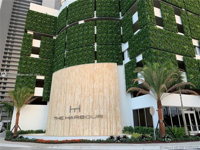 16385 Biscayne Blvd # 1102, North Miami Beach FL 33160