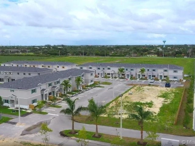 413 NW 12th Pl # 413, Florida City FL 33034