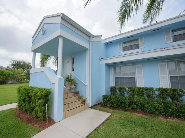 2024 SE 26th Ln # 201, Homestead FL 33035