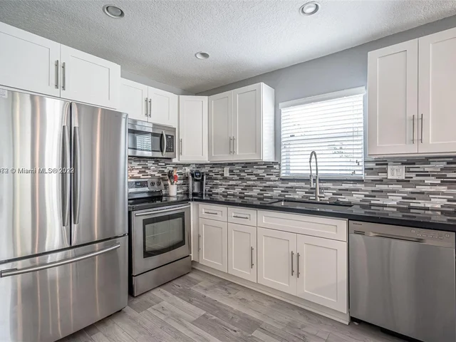 1631 N Andrews Sq, Fort Lauderdale FL 33311