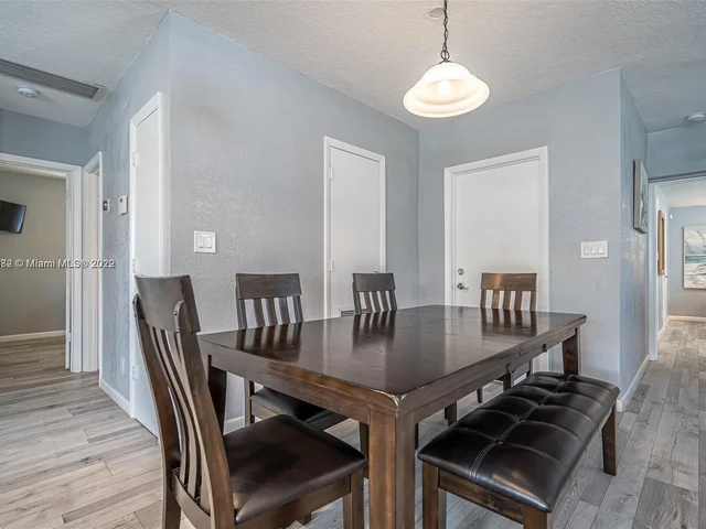 1631 N Andrews Sq, Fort Lauderdale FL 33311