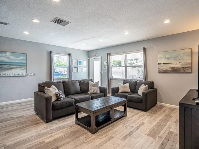 1631 N Andrews Sq, Fort Lauderdale FL 33311