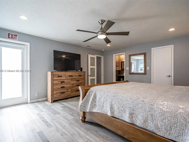 1631 N Andrews Sq, Fort Lauderdale FL 33311