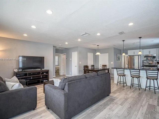 1631 N Andrews Sq, Fort Lauderdale FL 33311