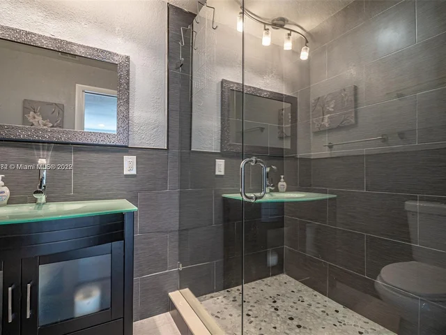 1631 N Andrews Sq, Fort Lauderdale FL 33311