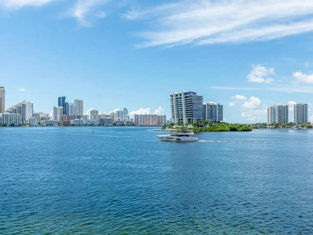 3530 Mystic Pointe Dr # 315, Aventura FL 33180