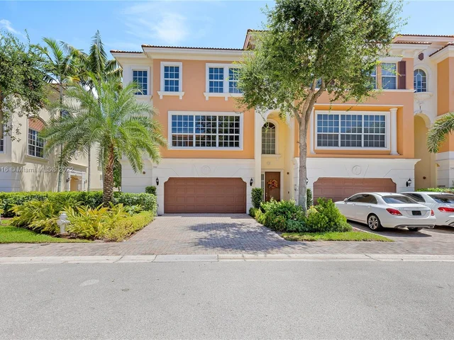 5560 NE Trieste Way, Boca Raton FL 33487