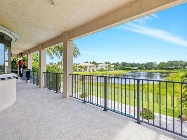 8530 Skybar Lake Cv, Boynton Beach FL 33473