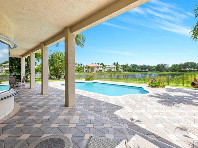 8530 Skybar Lake Cv, Boynton Beach FL 33473