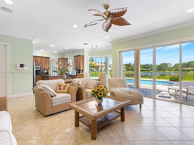 8530 Skybar Lake Cv, Boynton Beach FL 33473