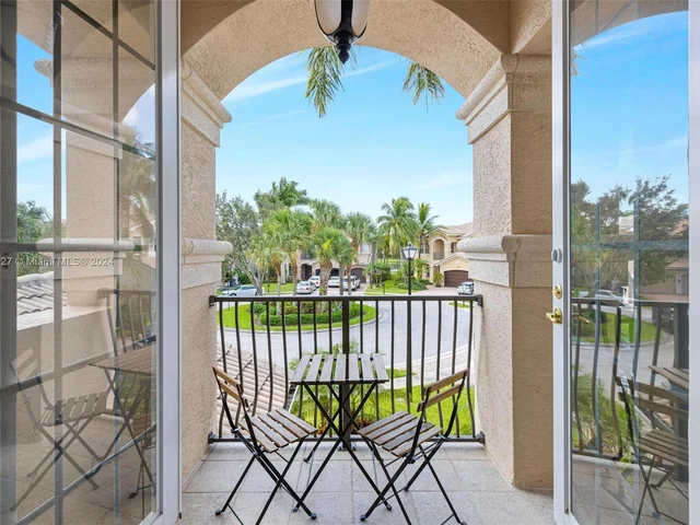 8530 Skybar Lake Cv, Boynton Beach FL 33473