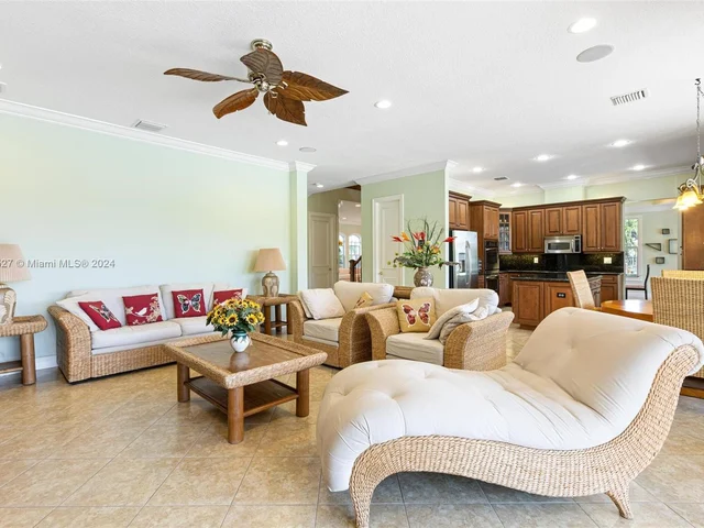 8530 Skybar Lake Cv, Boynton Beach FL 33473