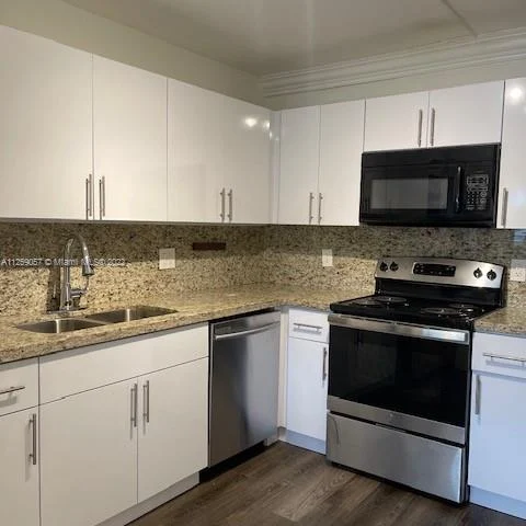 321 Lakeview Dr # 105, Weston FL 33326