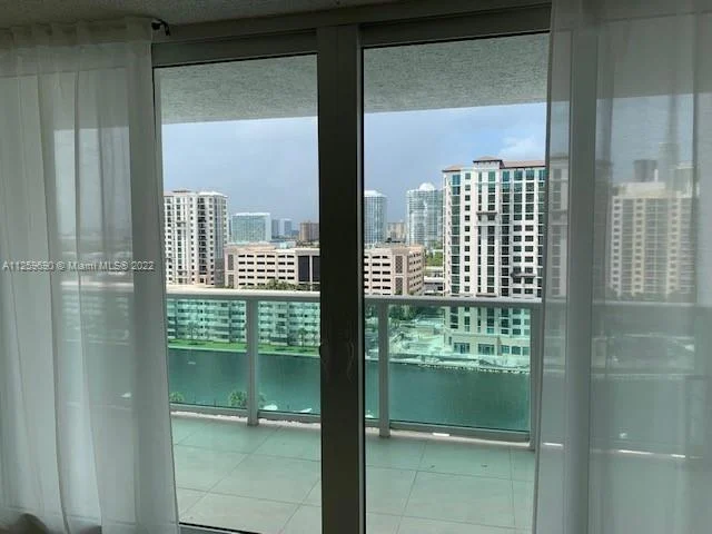 100 Bayview Dr # 1431, Sunny Isles Beach FL 33160
