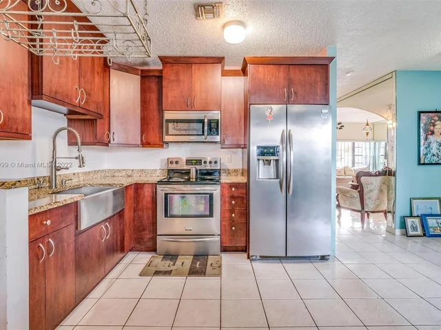 12770 NW 104th Ave, Hialeah Gardens FL 33018