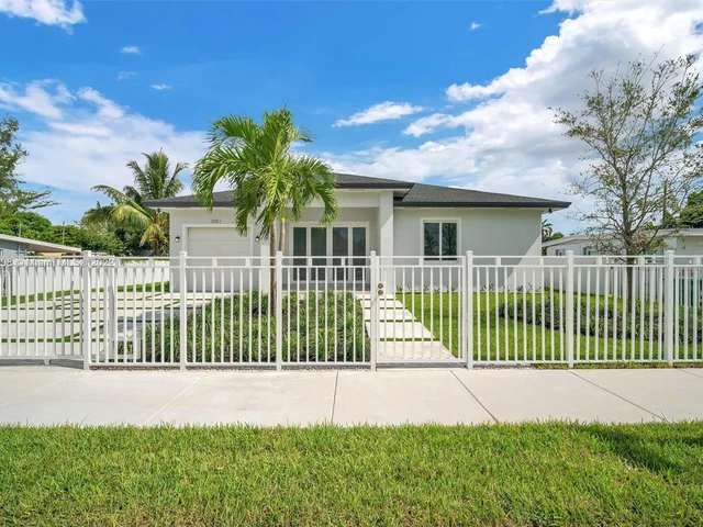 3551 NW 212th St, Miami Gardens FL 33056