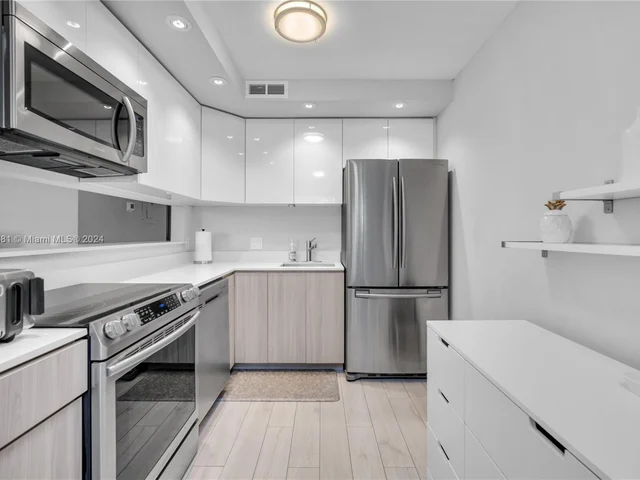 551 SW 135th Ave # 308B, Pembroke Pines FL 33027