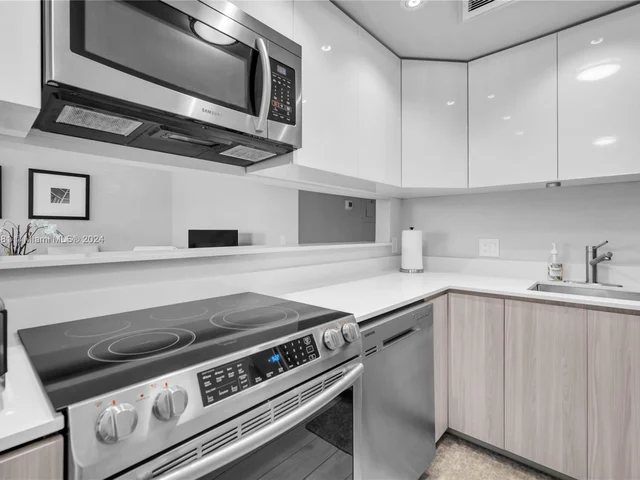 551 SW 135th Ave # 308B, Pembroke Pines FL 33027