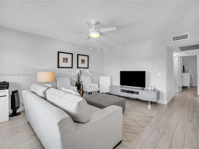 551 SW 135th Ave # 308B, Pembroke Pines FL 33027